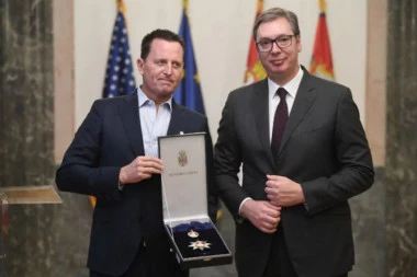 "ZAHVALNOST ČOVEKU KOJI JE NEUMORNIM RADIM IZVRŠIO ZNAČAJAN UTICAJ NA ODNOS SRBIJE SA AMERIKOM"! Oglasio se Vučić posle odlikovanja Ričarda Grenela! (FOTO)