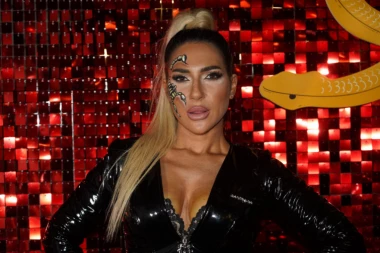 "JA SAM ZLATNA ZMIJA I NAJOTROVNIJA ŠKORPIJA" Jovana Jeremić poslala brutalnu poruku HEJTERIMA: Dozu otrova birate SAMI! (VIDEO)