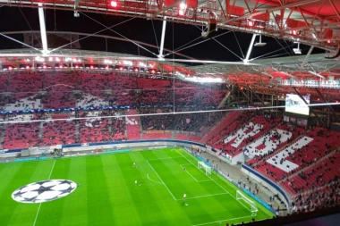 DELIJE SU IM ZADALE "DOMAĆI"! Evo kako su navijači Lajpciga ODGOVORILI zvezdašima! (VIDEO)