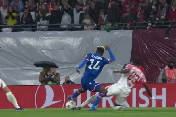STATIVA, KRAĐA I NESREĆNE KAPITULACIJE! Pogledajte sve GOLOVE i šanse s meča Lajpcig - Zvezda! (VIDEO)