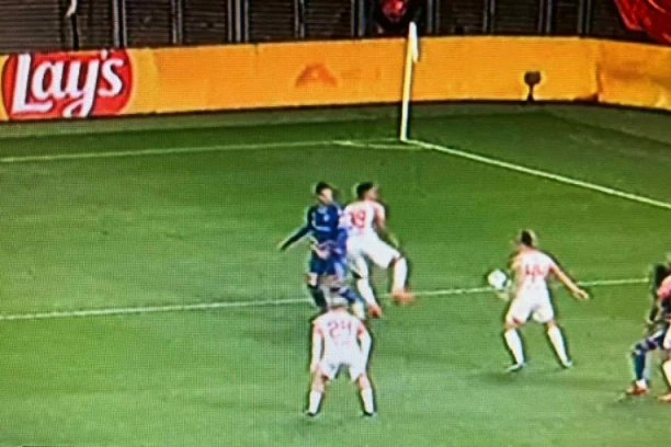 SRAMNA ODLUKA ŠPANCA! Sančez Martinez POKRAO Zvezdu! Arbitar dosudio PENAL, pa ga PONIŠTIO! (VIDEO)