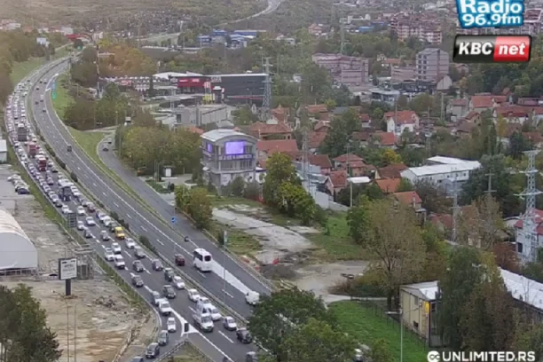 GAZELOM I AUTO-PUTEM SAMO AKO MORATE! Na ovim saobraćajnicama se stoji, a evo i koje su vam alternative! (FOTO)