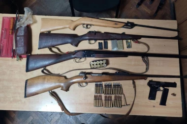 VELIKA AKCIJA POLICIJE! Ušli u kuću i pronašli ČITAV ARSENAL: Kod sebe imao i termovizijski dvogled!