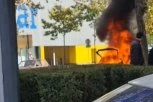 GORI AUTOMOBIL U KRAGUJEVCU: Vatra bukti nasred ulice! (VIDEO)