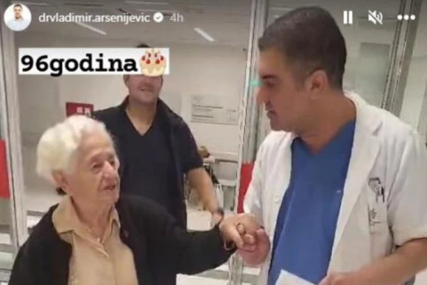 GEST BEOGRADSKOG LEKARA ODUŠEVIO SVE: Pogledajte kako je dočekao svoju najstariju pacijentkinju (96)