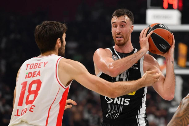 ŠTA SE DEŠAVA SA KAMINSKIM? DIVLJAO pored KLUPE, pa imao ŠTA da kaže i ŽELJKU OBRADOVIĆU!