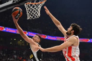 STRANAC ODUŠEVLJEN EVROLIGAŠKIM DERBIJEM! Voli svaku SEKUNDU meča Partizana i Zvezde Meridianbet! Evo i zbog ČEGA!