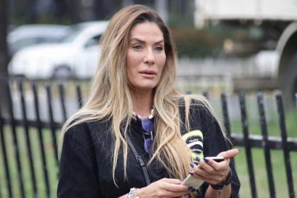 ANA ĆURČIĆ UHVAĆENA SA STVARIMA I TORBAMA: Sve je spremno za ulazak! (FOTO)