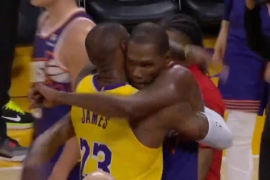 SUDAR TITANA OKONČAN ZAGRLJAJEM: Lejkersi slavili - revolveraški obračun dvojice legendi!