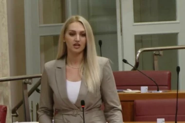 HRVATSKA POSLANICA ZAVRŠILA NA SAJTU ZA ODRASLE! Kad je ustala, imala je šta i da vidi!