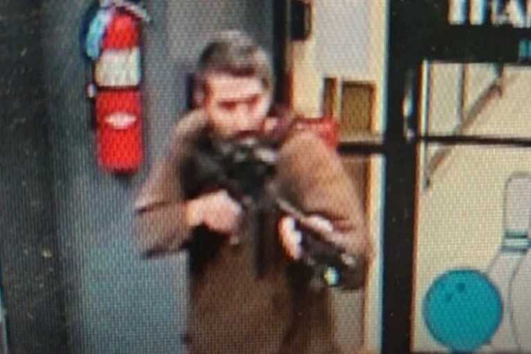 MASOVNI UBICA IZ SAD PRE SAMOUBISTVA OSTAVIO PORUKU SINU: Policija pronašla papir i ostala bez reči!