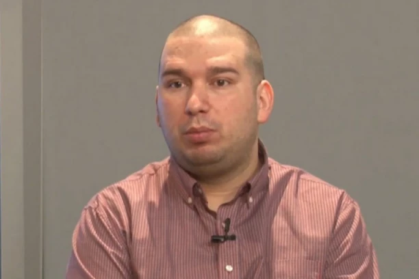 ŠTRAJKOVAO GLAĐU, PA KRVNIČKI PREBIO ŽENU! Novi detalji nasilja, doktor tukao suprugu pred maloletnom decom: Glavu joj udarao o pod!