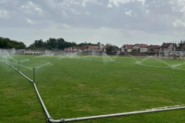 USLOVI SU SVE BOLJI: Agilno rukovodstvo vredno radi - travnata podloga u Bogatiću uskoro će biti kao na Vembliju! (FOTO, VIDEO)