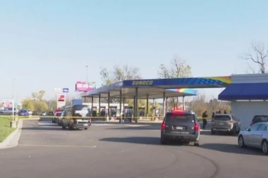 TRAGEDIJA NA BENZINSKOJ PUMPI: Dvogodišnji dečak izgubio bitku sa smrću nakon što se upucao!