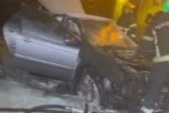 AUTOMOBIL SE ZAPALIO NAKON SUDARA, IMA POVREĐENIH: Teška saobraćajka na Karaburmi, blokiran saobraćaj (VIDEO)