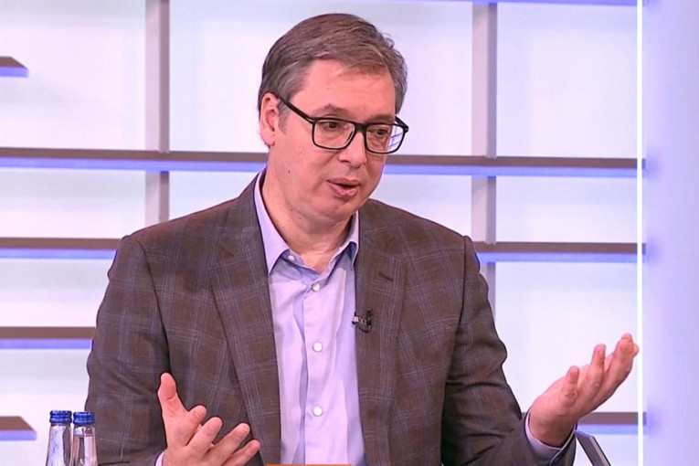 STUDENTI ĆE IMATI POPUST NA KARTE ZA VOZ I ZA AVION! Vučić najavio važne vesti za korisnike studentske kartice