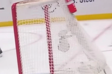 NEZAPAMĆENA TRAGEDIJA! Hokejašu PREREZAN VRAT klizaljkom! Gledaoci ZABEZEKNUTI užasnim PRIZOROM!