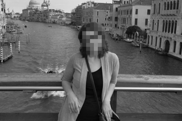 GAGA SAD PEVA U HORU ANĐELA I SVIRA IM KLAVIR: Sugrađani se opraštaju od nastradale Dragane!