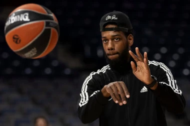 POMINJAO SE POVRATAK U ZVEZDU! Želeo ga je i Partizan, EVO gde Lojd nastavlja karijeru!