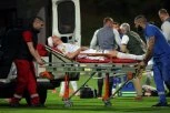 JEZIVO: Fudbaleru Čukaričkog razbijena glava, sav krvav je ležao na travi - majka igrača panično uletela na teren! (FOTO GALERIJA)