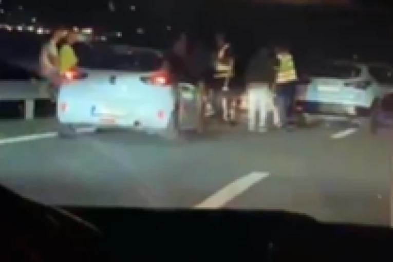UDES KOD BUBANJ POTOKA! Vozila od siline udarca završila na bankini! (VIDEO)