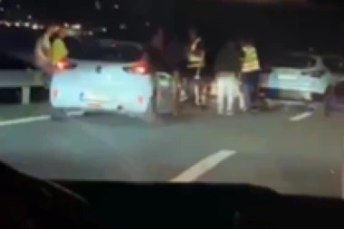 UDES KOD BUBANJ POTOKA! Vozila od siline udarca završila na bankini! (VIDEO)