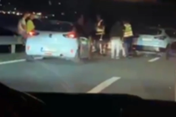 UDES KOD BUBANJ POTOKA! Vozila od siline udarca završila na bankini! (VIDEO)