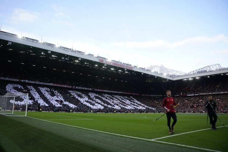 Old Traford se oprostio od Ser Bobija Čarltona