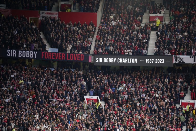Old Traford se oprostio od Ser Bobija Čarltona