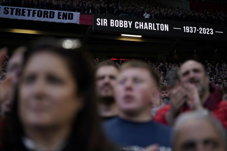 Old Traford se oprostio od Ser Bobija Čarltona