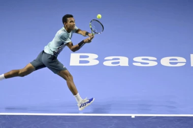 KANAĐANIN POKORIO BAZEL: Hurkač je u finalu pao nakon samo dva seta!