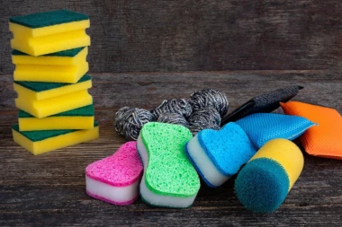 KAKO DA PRODUŽITE VEK SUNĐERIMA ZA SUDOVE I KUPANJE: Potopite ih u ovaj rastvor jednom nedeljno i BIĆE KAO NOVI!