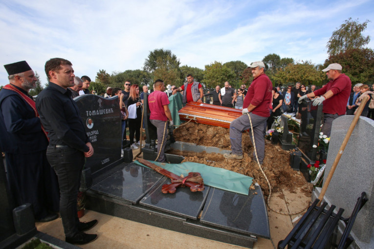 Spuštanje u razku Ružica Nikolić