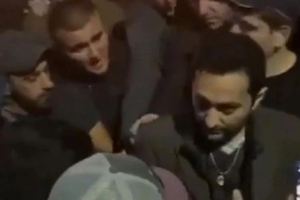 "DAJ PASOŠ JEVREJINE"! Mladi lekar umalo linčovan na aerodromu u Dagestanu! UZALUD SE PRAVDAO DA JE UZBEK! (UZNEMIRUJUĆI SNIMAK)