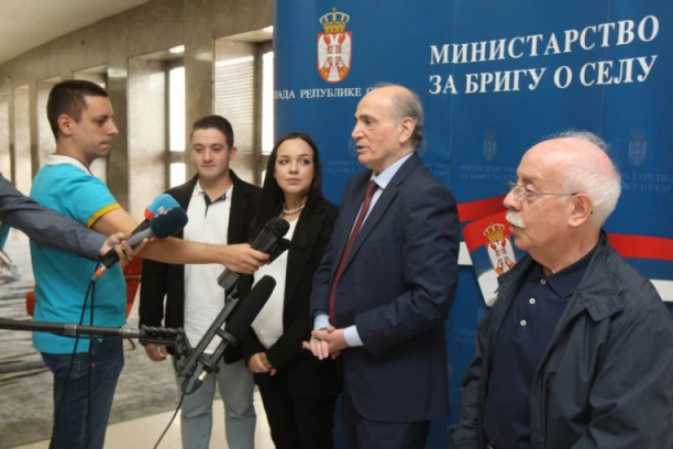 POTPISANO 120 UGOVORA ZA KUPOVINU KUĆA NA SELU: Naseljena još jedna osrednja opština! (FOTO)