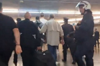 HAOS UOČI DERBIJA: Policija je morala da reaguje - on je u pratnji organa reda stigao u dvoranu! (VIDEO)