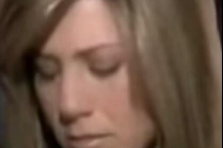 Dženifer Aniston plače