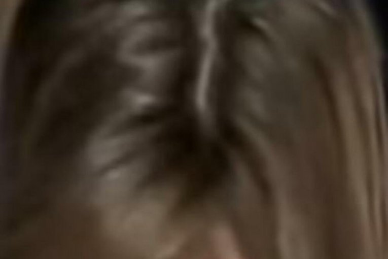 Dženifer Aniston plače