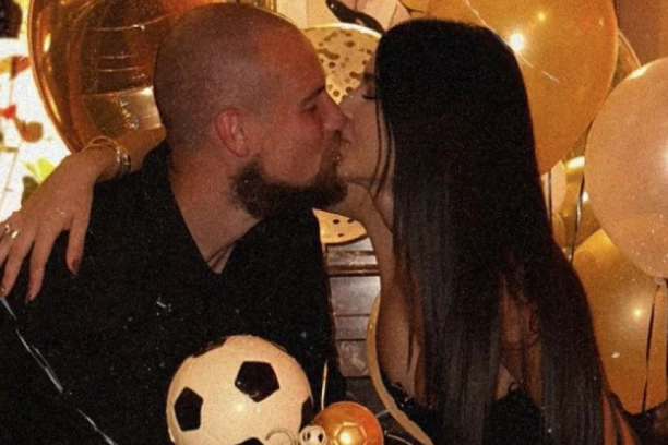 "GUŠIM SE U SUZAMA NA INTENZIVNOJ, MOLIM BOGA DA SVE PROĐE!" Nova objava Ana Rajković izazvala totalnu pometnju, sve je posvećeno njenom SUPRUGU!