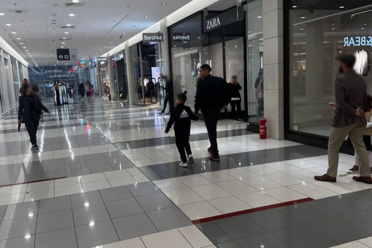 Marko Marković sa nepoznatim dečakom