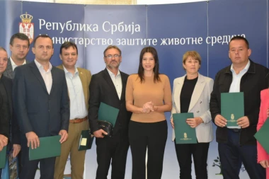 VUJOVIĆ POTPISALA UGOVORE ZA ZAMENU KOTLOVA U JAVNIM USTANOVAMA: Dodatna sredstva za čistiji vazduh