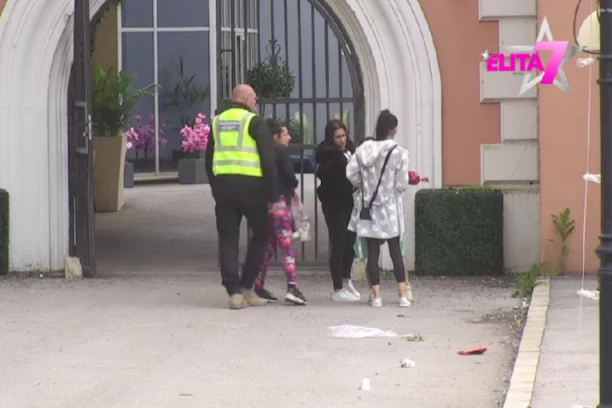 HIGIJENA TAKMIČARKE ELITE UPITNA, POJAVIO SE ŠOKANTAN SNIMAK: Upozorena da mora da sredi ovaj PROBLEM na telu!