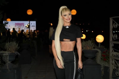 POJAVILA SE ŠOK-FOTKA NAŠE PEVAČICE PRE OPERACIJA: Ovako je Ivana Boom Nikolić nekada izgledala!