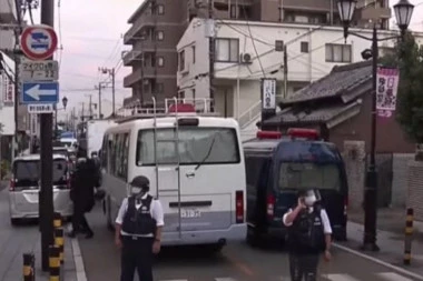 KRAJ TALAČKE KRIZE U JAPANU: Evo šta se desilo sa Japancem koji je ranio dvoje u bolnici, pa se zaključao u pošti!