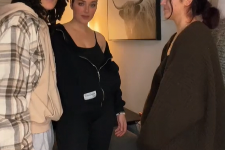 Tri devojke koje su u vezi