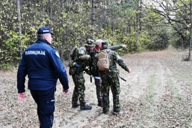 PRONAĐENO PREKO 400 KOMADA MUNICIJE: Pogledajte kako je izgledala akcija policije u sprečavanju KRIJUMČARA MIGRANATA! (FOTO+VIDEO)