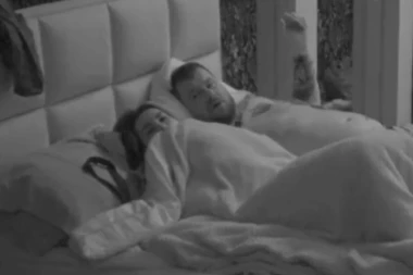 ANELI POKAZALA SVOJA UMEĆA U KREVETU: Popustile joj kočnice sa Janjušem, šok scena iz rehaba ZGROZILA JAVNOST! (FOTO)