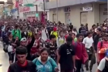 INVAZIJA NA SAD! Ilon Mask okačio zapanjujući snimak sa granice sa Meksikom, pa pobesneo! (VIDEO)