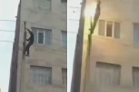 ZAVARNIČIO NA BANDERI KAO SVEĆICA! Zbog izazova IZGUBIO ŽIVOT - drugarica se gušila u SUZAMA! (UZNEMIRUJUĆI VIDEO)