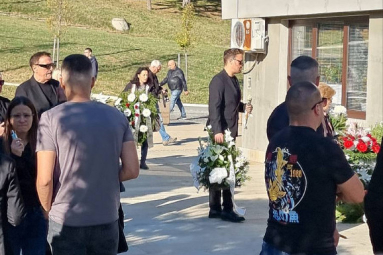 Aleksandar Kodić sahrana, Keba sa porodicom